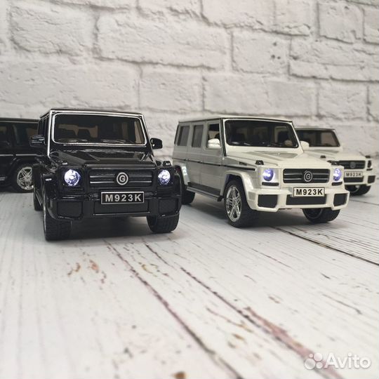 Машинка Mercedes со звуковыми световыми сигналами