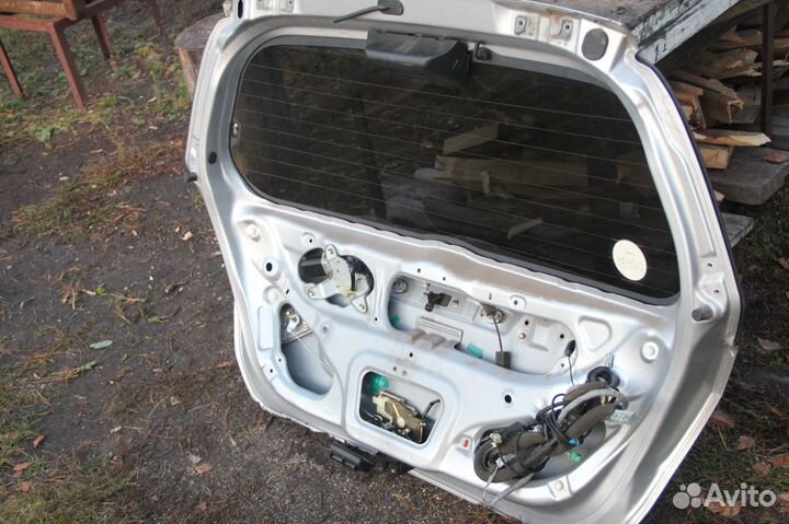 Задняя дверь Honda fit