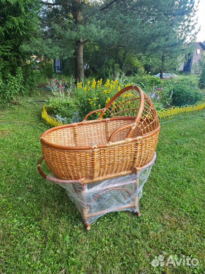 Колыбель плетеная на подставке (лоза)