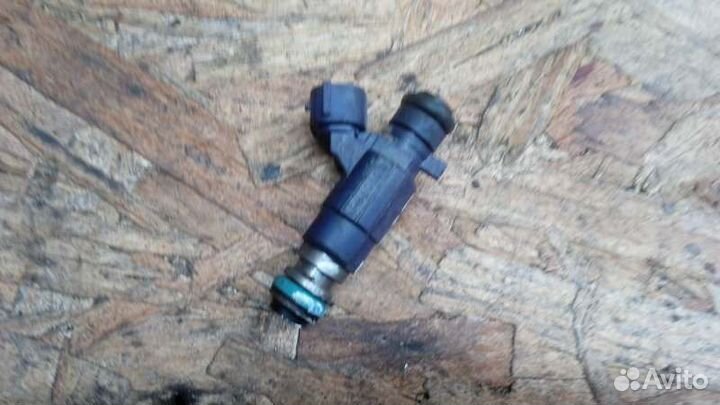 Форсунка топливная Nissan X-Trail T30 2.0