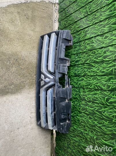 Решетка радиатора Mitsubishi