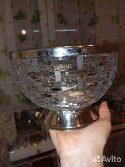 Ваза с железным ободком, хрусталь