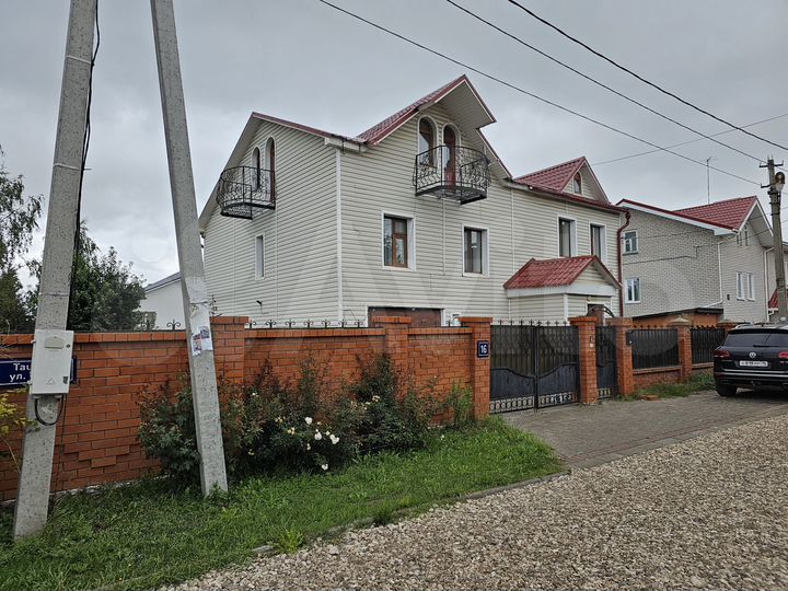 Коттедж 200 м² на участке 7,5 сот.