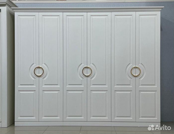 Шкаф белый