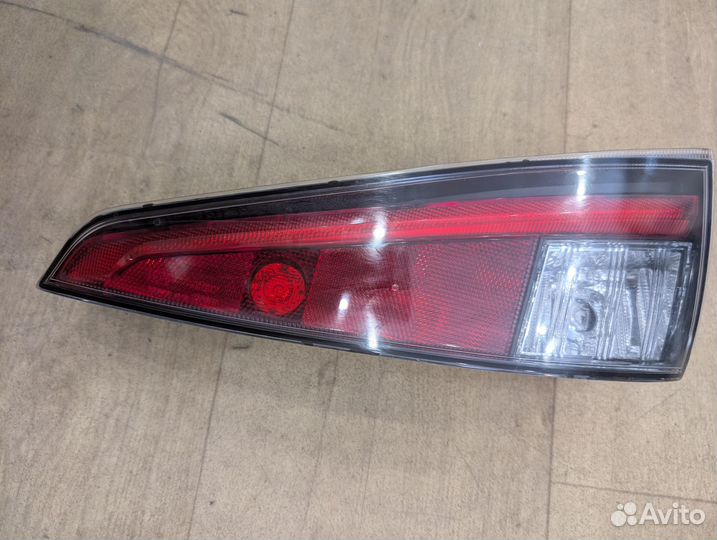 Стоп Toyota Prius ZVW50 2ZR-FXE Прав. Задн