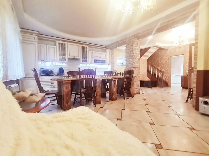 Коттедж 215 м² на участке 9 сот.