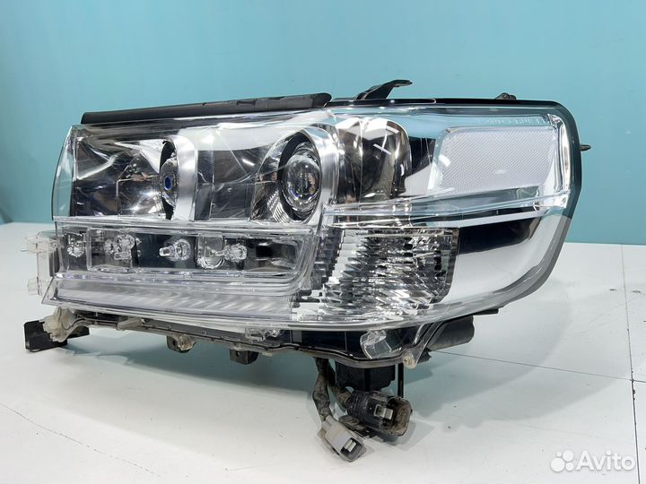 Фара левая LED Toyota Land Cruiser 200 (2015-2021)