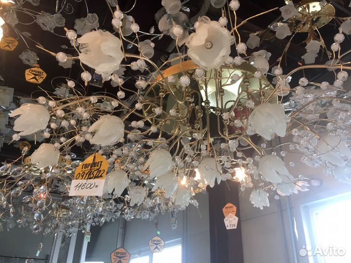 Продаю люстру с пультом. Покупалась за 11800 о отд