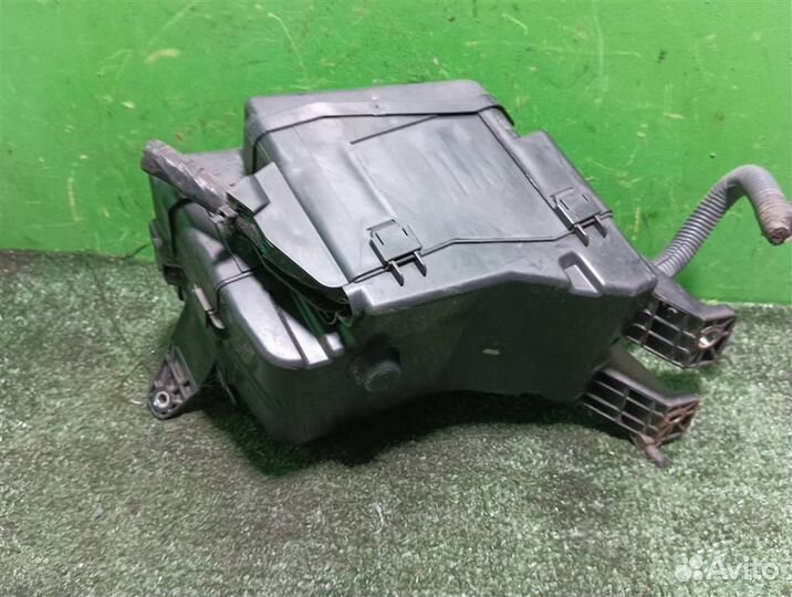 Блок предохранителей моторный Toyota RAV4 A30 2006