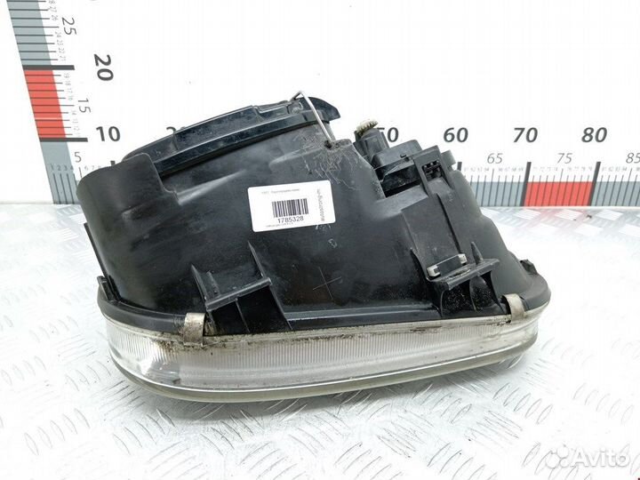 Фара передняя для Volkswagen Golf 4