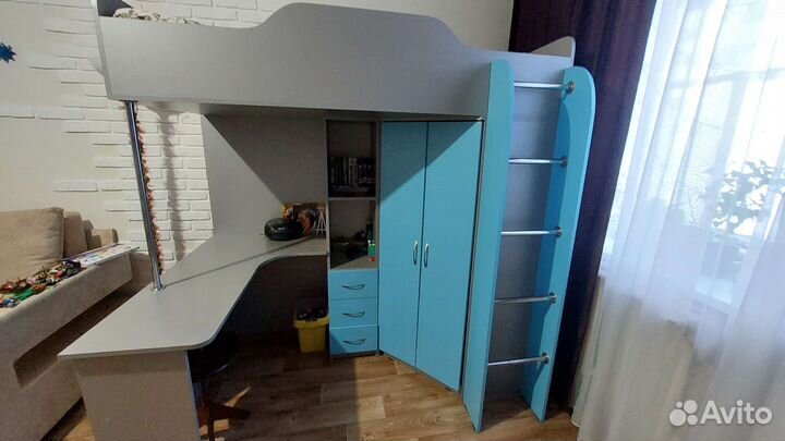 Детская двухэтажная кровать