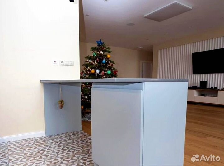 Кухонный гарнитур в современном стиле на заказ