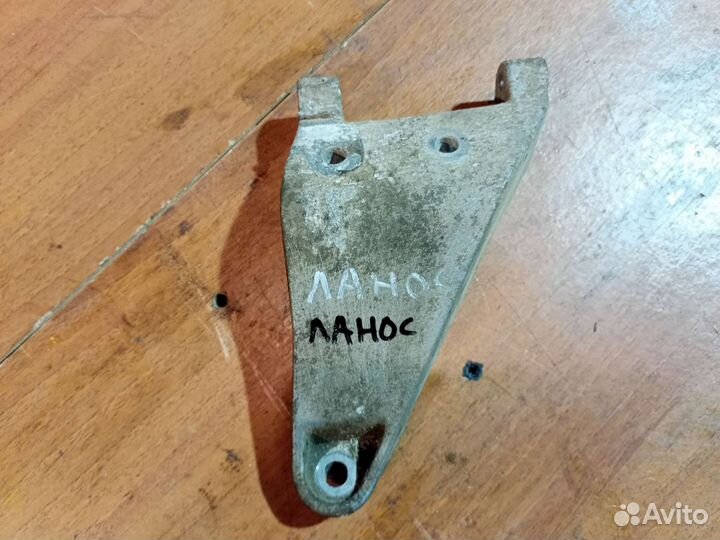 Кронштейн генератора Chevrolet Lanos 2004-2010