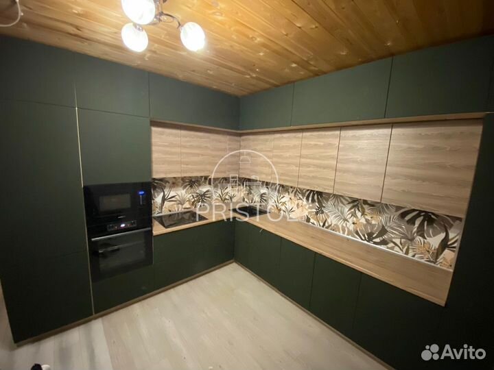 Кухня в загородный дом