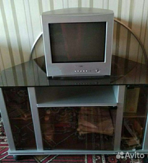 Тумба со стеклянным верхом