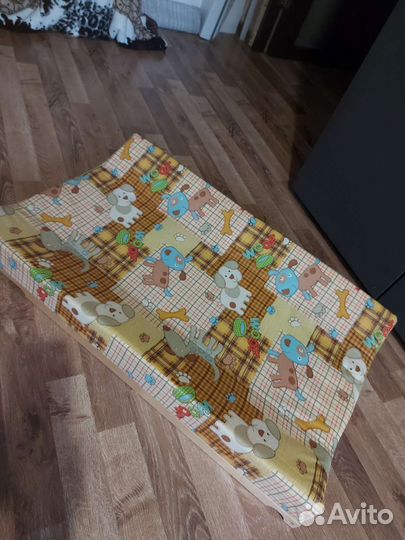 Пеленальная доска на кроватку