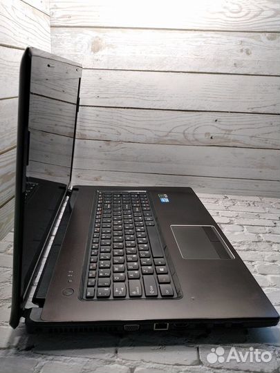 Lenovo 17,3 Дюйма с GeForce 2GB + intel + 8GB озу