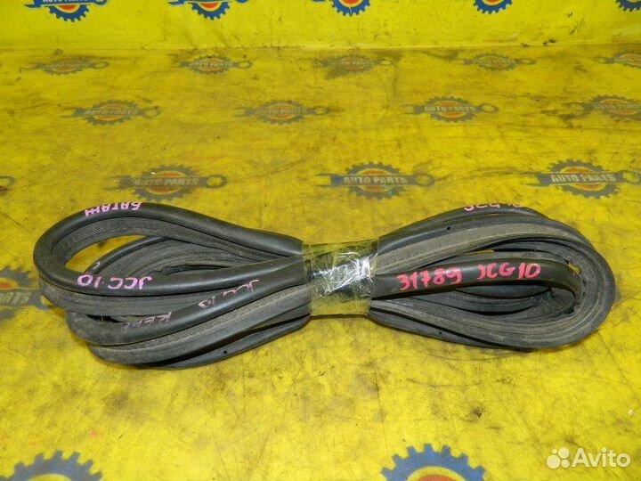 Уплотнительная резинка багажника Toyota Progres