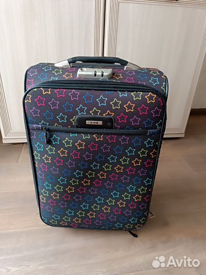 Чемодан на колесах детский бу