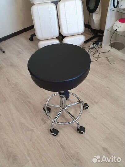 Стул для мастера педикюра бу