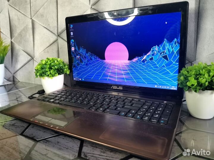 Ноутбук asus/i3/4GB/Две Видеокарты