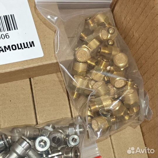 Цилиндр с клапаном и фитингами