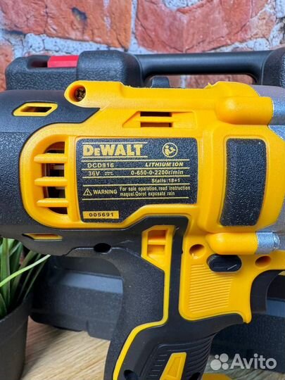 Аккумуляторный шуруповерт-дрель dewalt