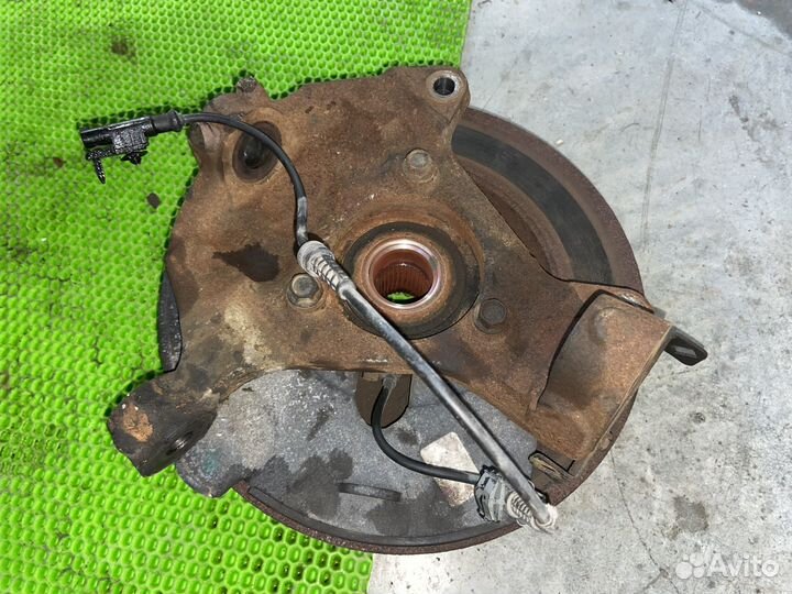 Ступица передняя левая Chevrolet Tahoe GMT900