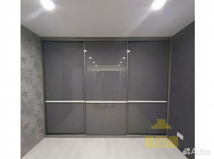 Шкаф темный