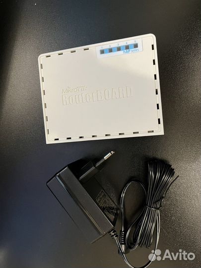 Wi-Fi роутер MikroTik hAP AC lite RB952Ui-5ac2nD