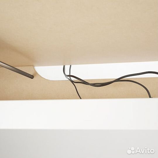 Malm Письменный стол с выдвижной панелью 702.141.9