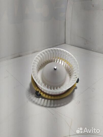 Мотор отопителя 24V Isuzu Giga Cyz96