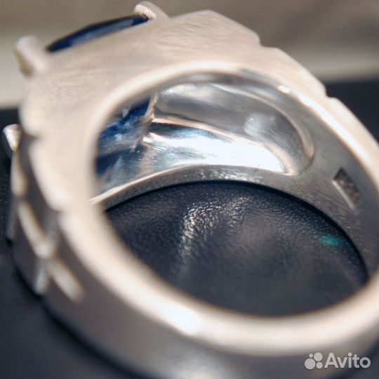 Печатка с сапфиром