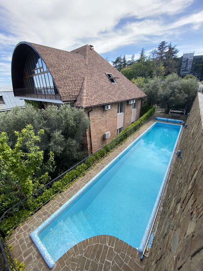 Дом 400 м² на участке 25 сот.