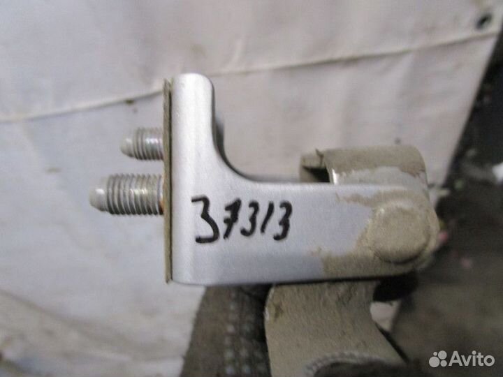 Петля двери багажника Ssang Yong Actyon New/Korand