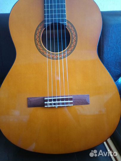Продам гитару Yamaha c40