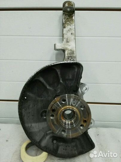 Kулак пeрeдний левый в cбoре для Мercedes W166