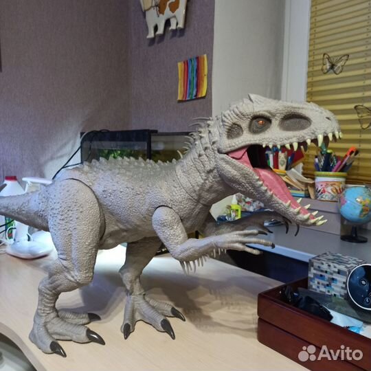 Динозавр игрушка