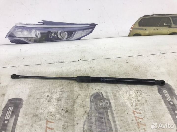 Амортизатор задний правый Toyota Land Cruiser