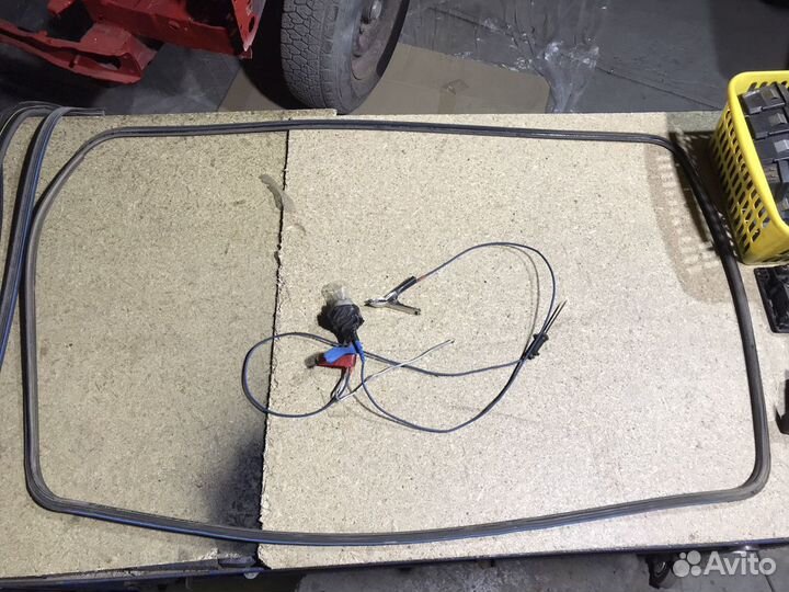 Уплотнитель люка Mercedes W124