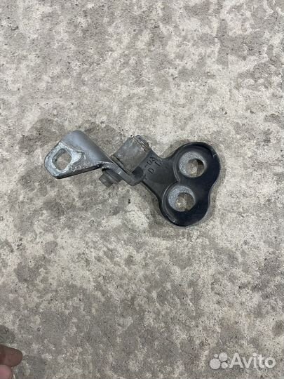 Петля двери передняя левая нижняя ford focus 3