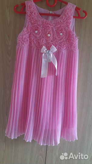 Продам нарядное платье на девочку 4года