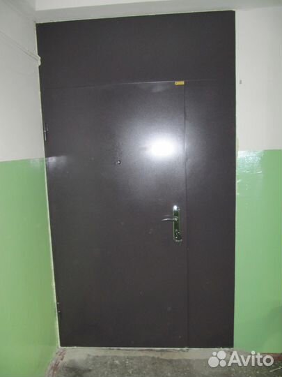 Металл.,Дверь перегородка с серой покраской