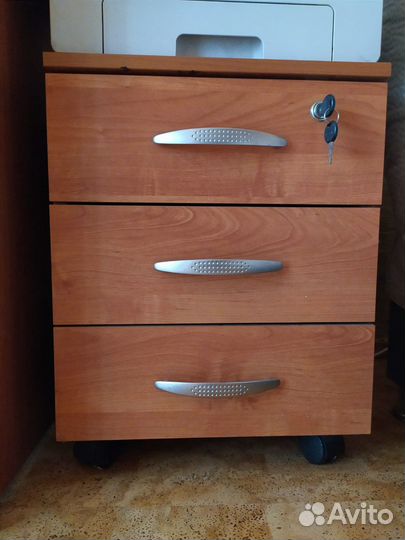 Продам компьютерный стол