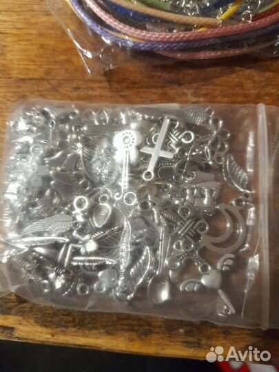 Шнурки,бижутерия, подвески,цепочка на шею руку