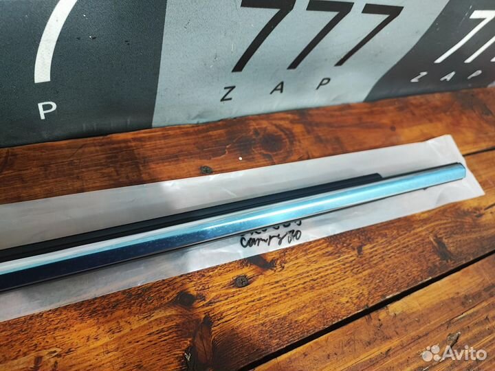 Молдинг стекла заднего правого Camry XV70 Новый Ор