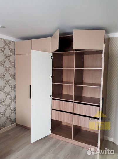 Шкаф с зеркалом