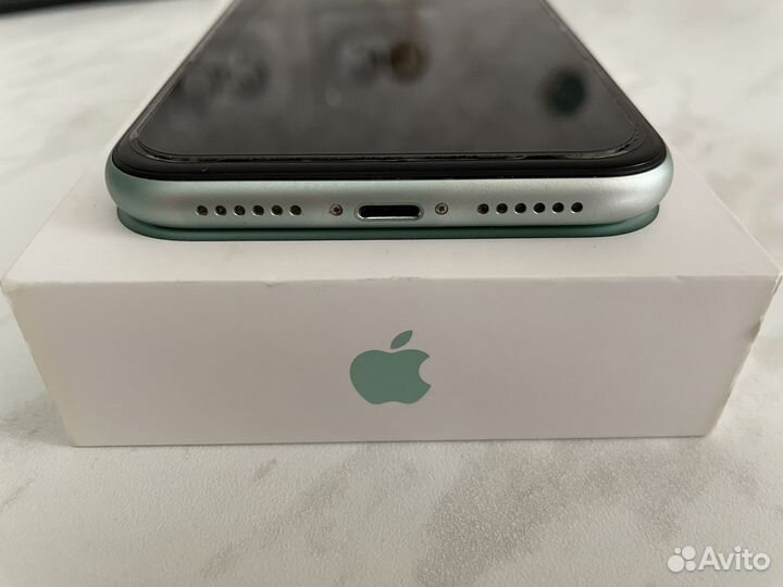 Телефон iPhone 11