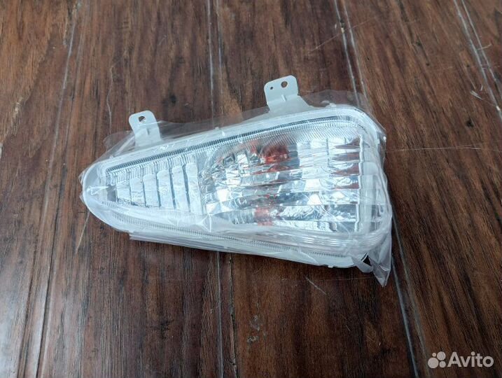 Повторитель поворотника передний правый Toyota