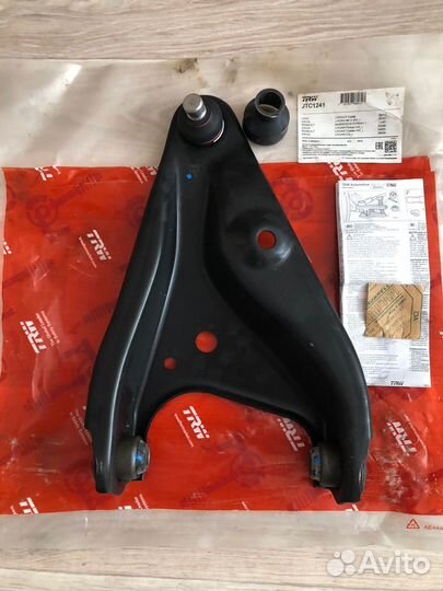 Передний правый рычаг TRW Ларгус, Логан, Сондеро